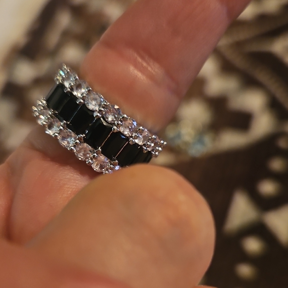 Elegant Silver and Black Women's Ring - Picture 2 of 2